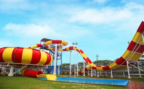 四人巨兽碗滑梯