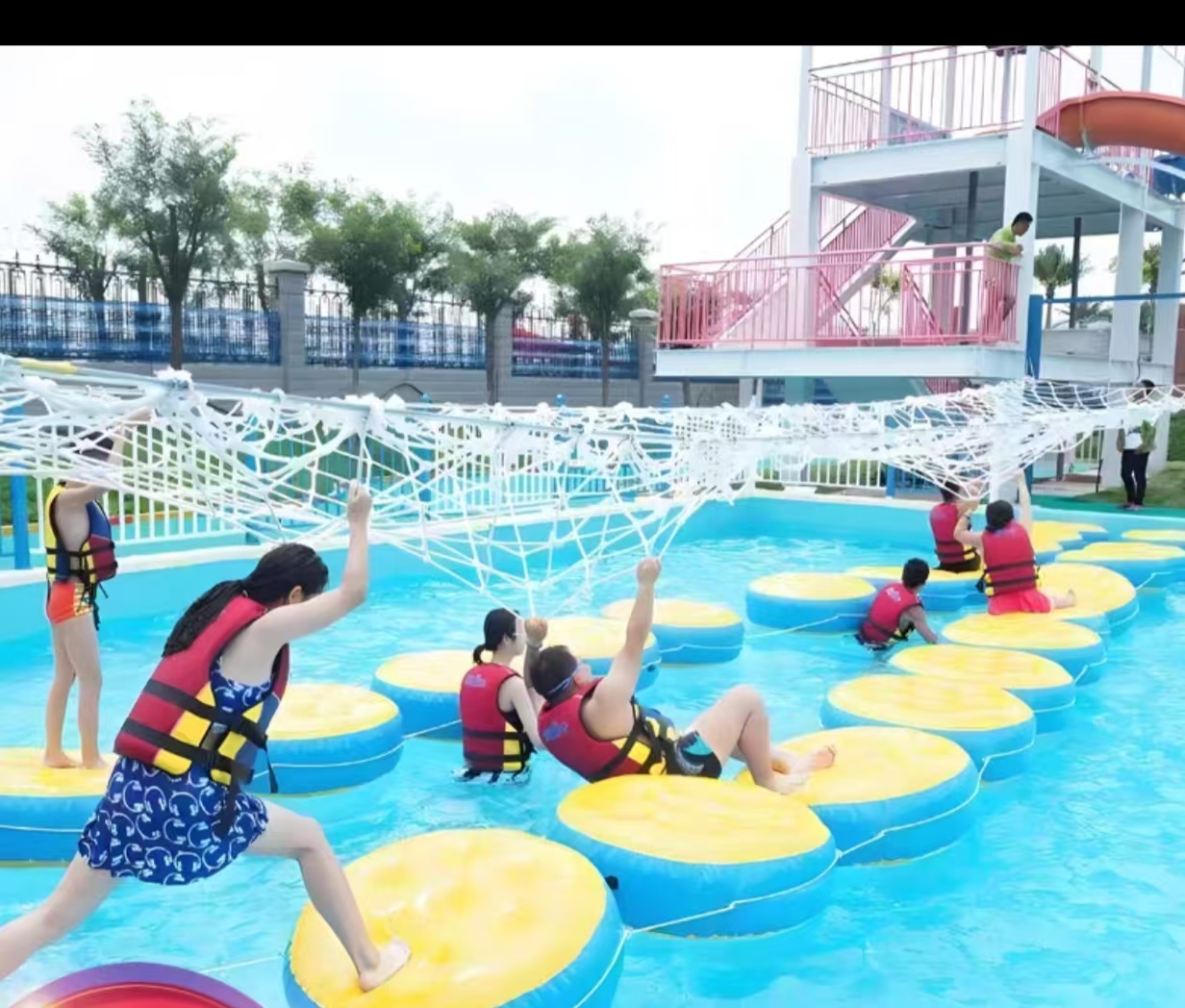水上浮漂玩具-气模游乐设备厂家