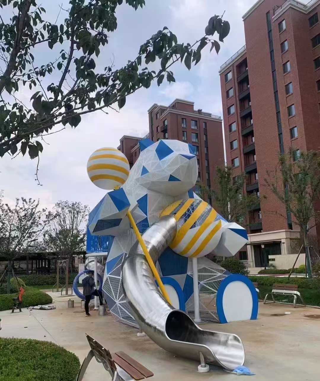 大熊滑梯-专业户外无动力乐园厂家