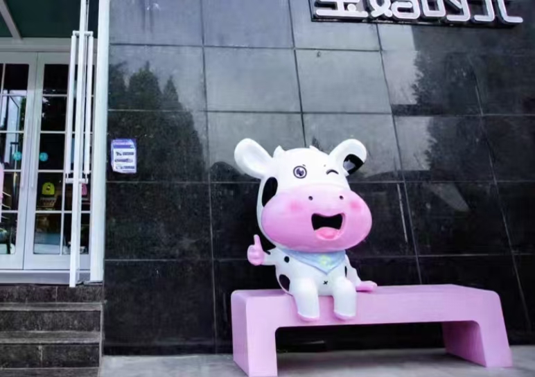 卡通玻璃钢雕塑-专业雕塑制品厂家