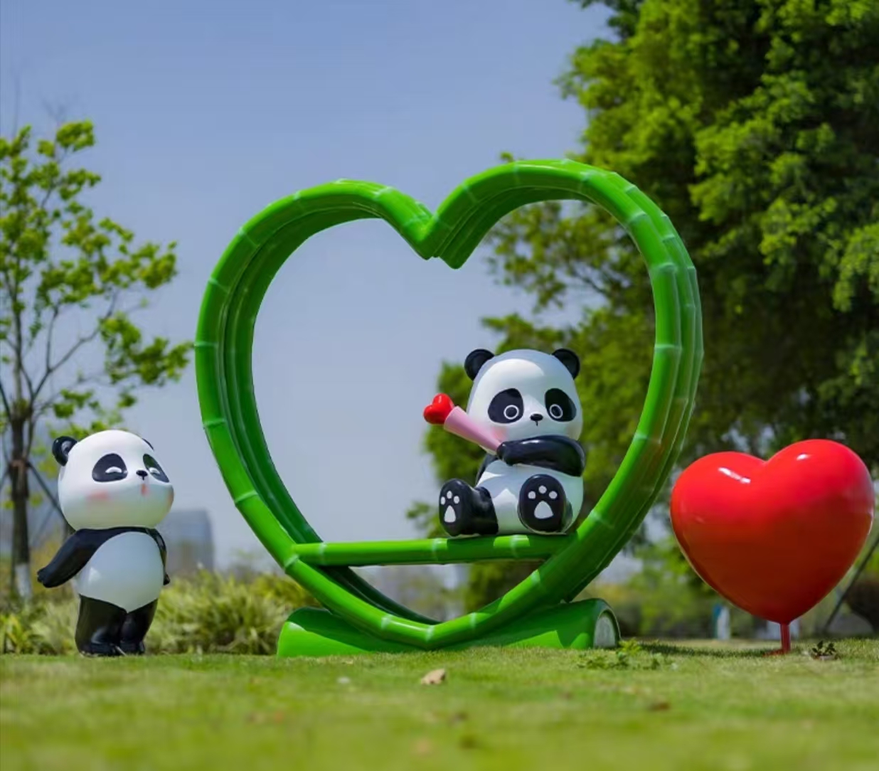 户外玻璃钢雕塑-专业雕塑制品厂家