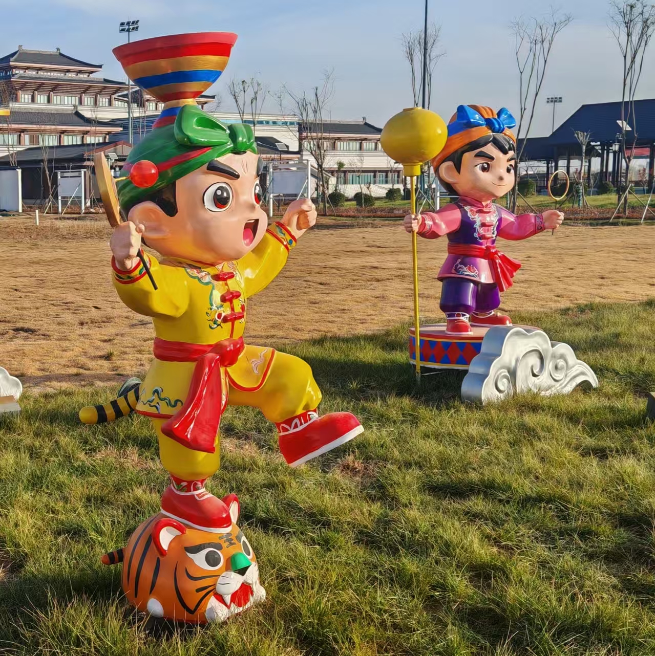 大型卡通玻璃钢雕塑-专业雕塑制品厂家