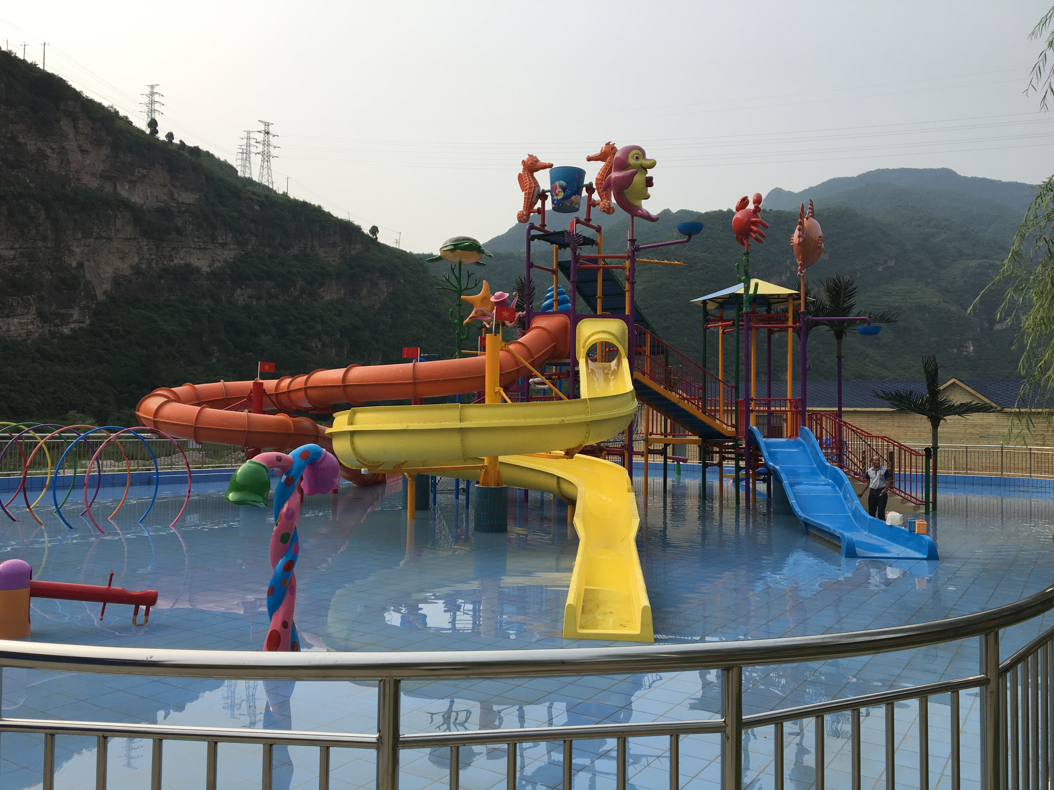 水上中型组合水寨