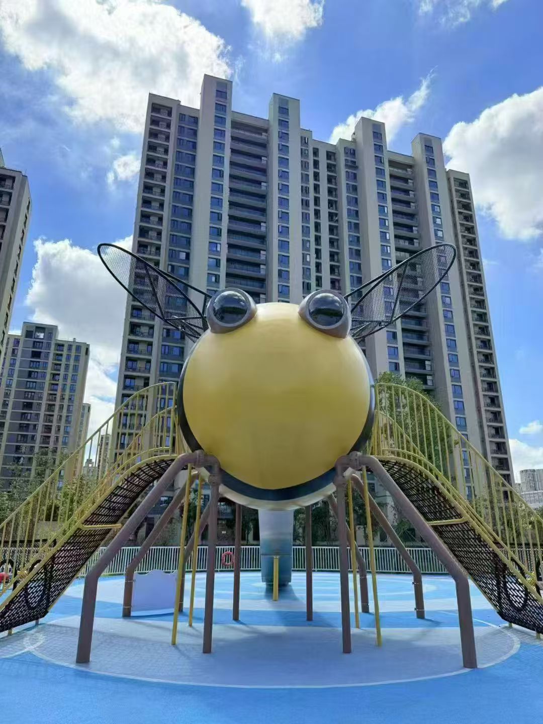 蜜蜂造型滑梯